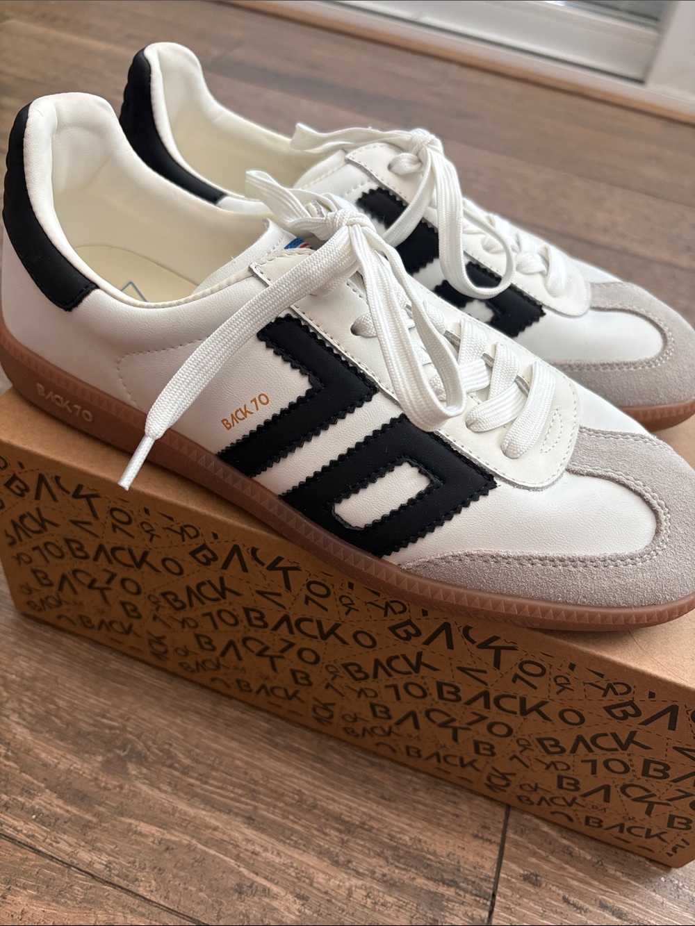 BACK 70 Classic White & Black Women’s Sneakers